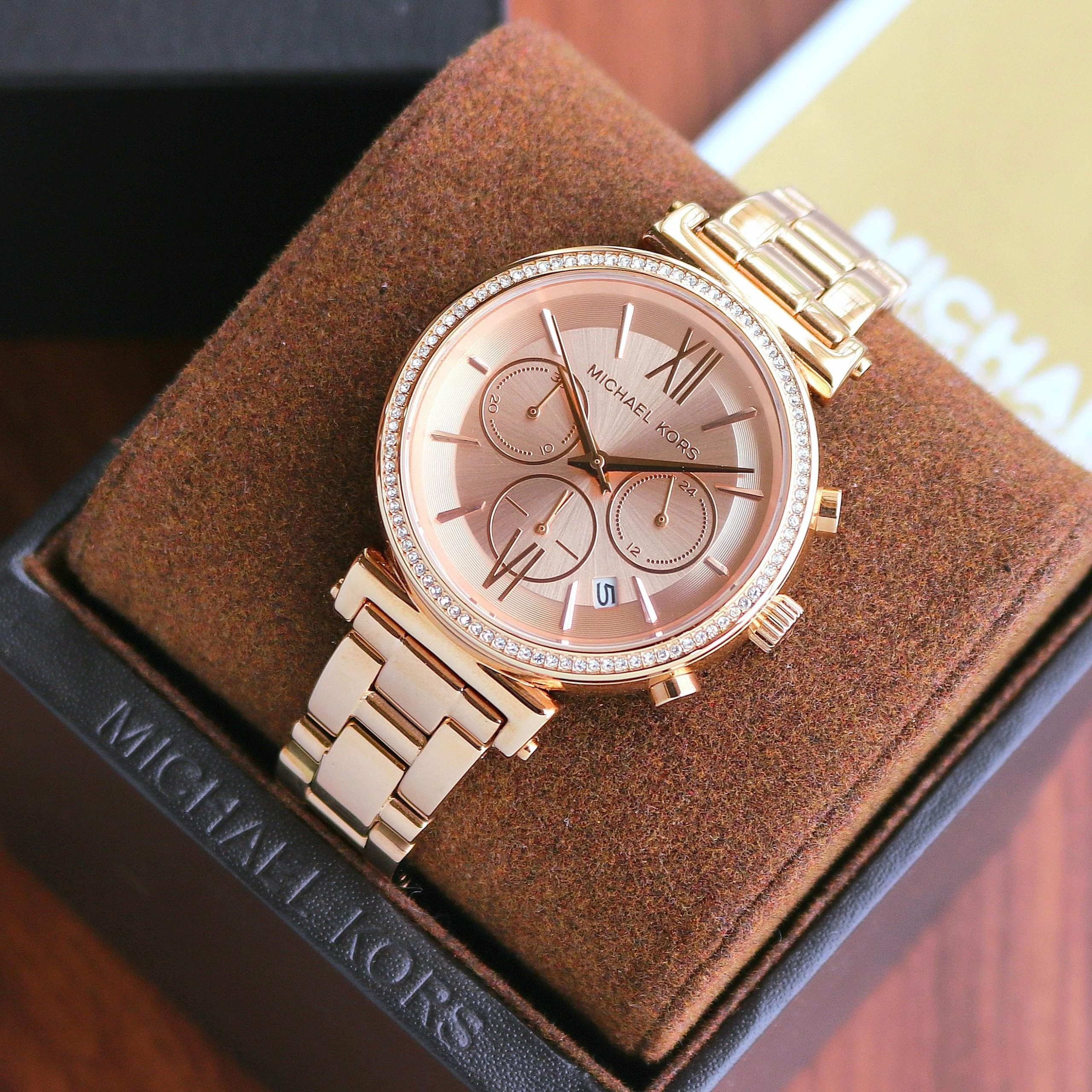 FIRST COPY Michael Kors is one of the most prestigious brands in the watch - Image 3