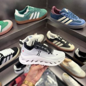 FIRST COPY ON RUNNING CLOUDTILT – BLACK WHITE EDITION