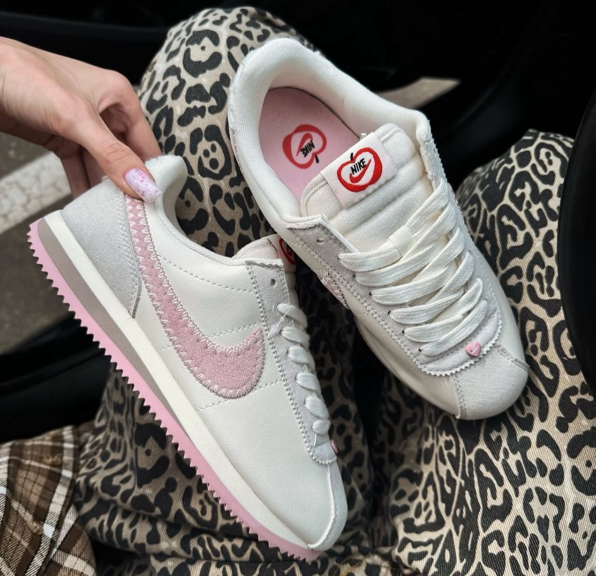 FIRST COPY NIKE CORTEZ VALENTINES FOR GIRLS - Image 3
