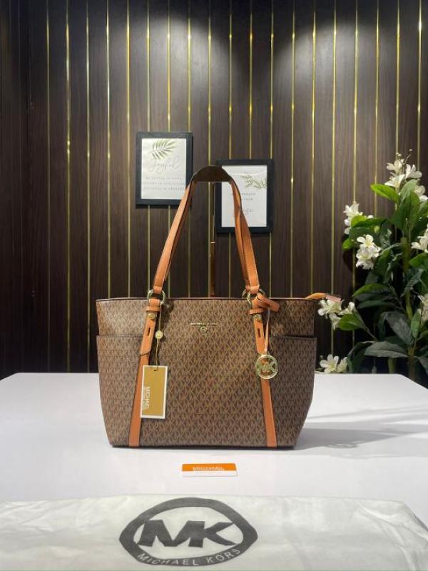 First Copy Michael Kors MK Sullivan Zipper Tote Bag Coffee & Beige - Image 5