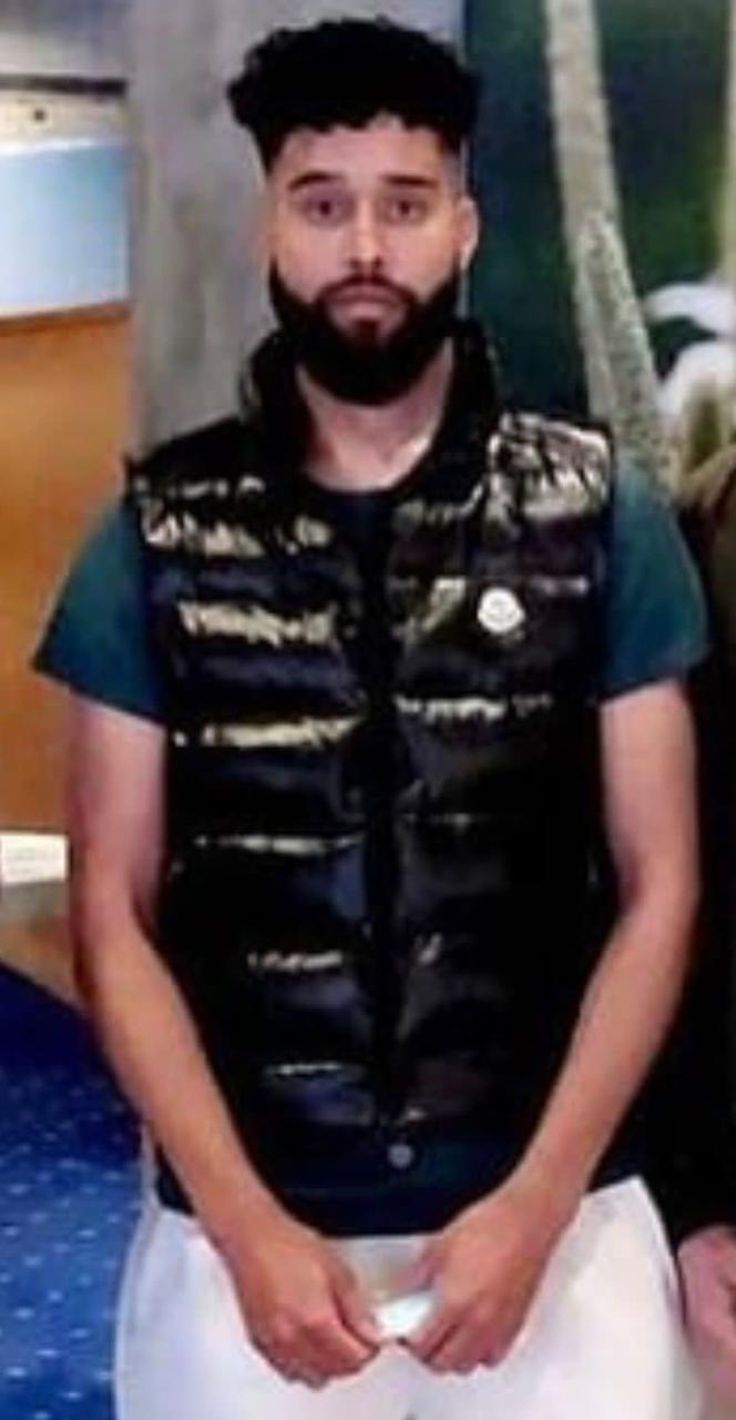 First Copy Moncler Imported Sleeveless Puffer Jackets - Image 9