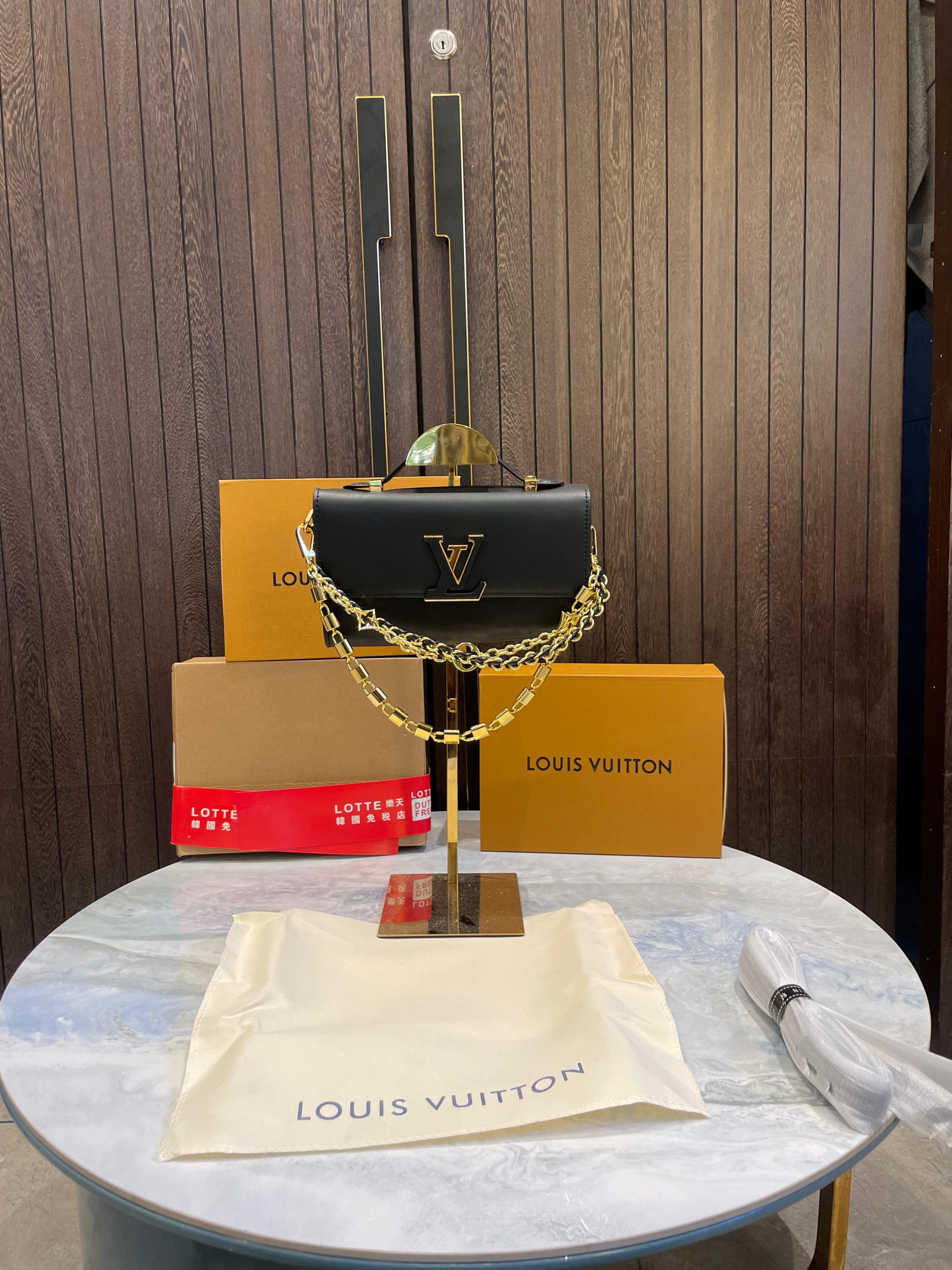 First Copy Louis Vuitton Wallet On Chain Capucines